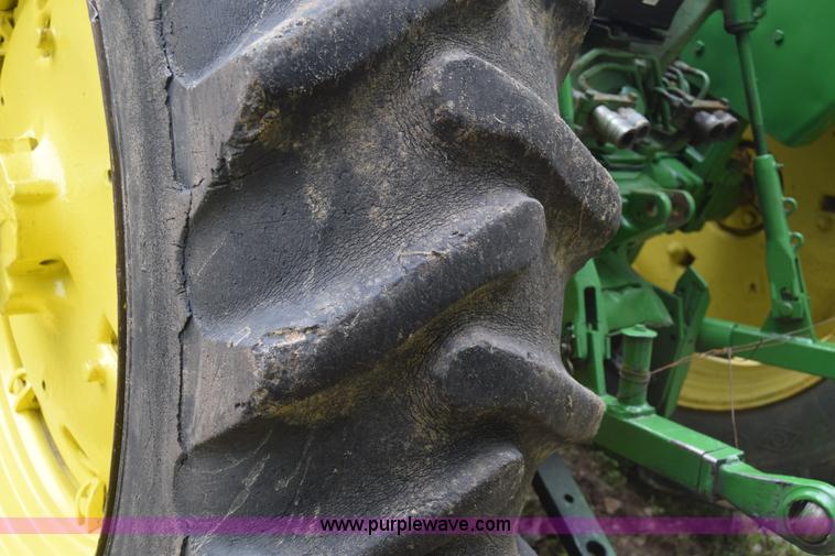 image for item J6563 1978 John Deere 2440 tractor