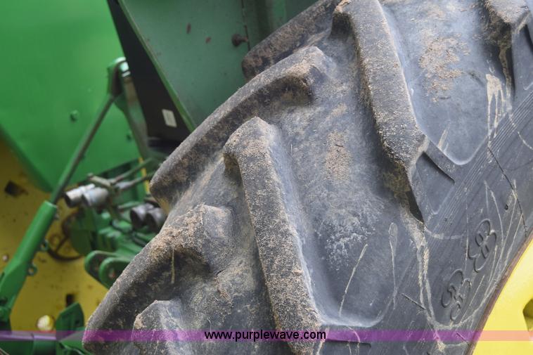 image for item J6563 1978 John Deere 2440 tractor