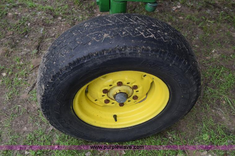 image for item J6563 1978 John Deere 2440 tractor