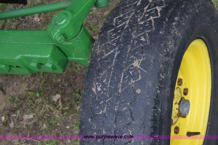 image for item J6563 1978 John Deere 2440 tractor