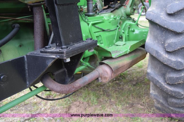 image for item J6563 1978 John Deere 2440 tractor