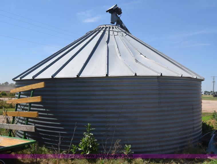 York galvanized grain bin in Chase, KS Item J6574 sold Purple Wave