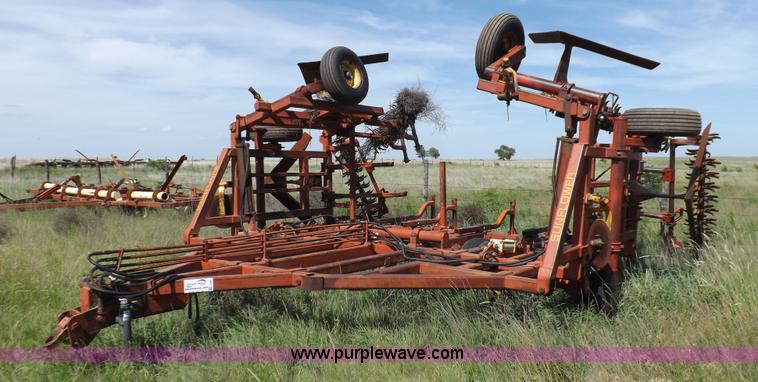 image for item J6961 Sunflower 7X5 sweep plow
