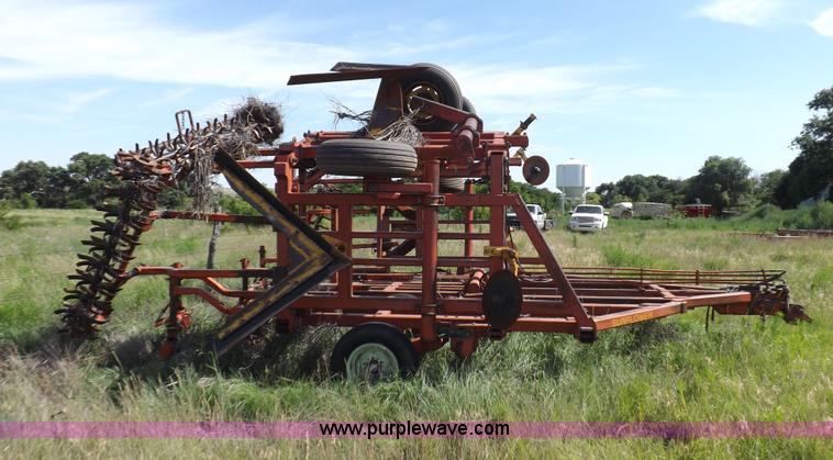 image for item J6961 Sunflower 7X5 sweep plow