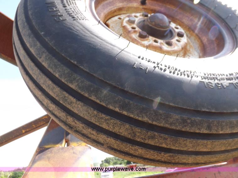 image for item J6961 Sunflower 7X5 sweep plow