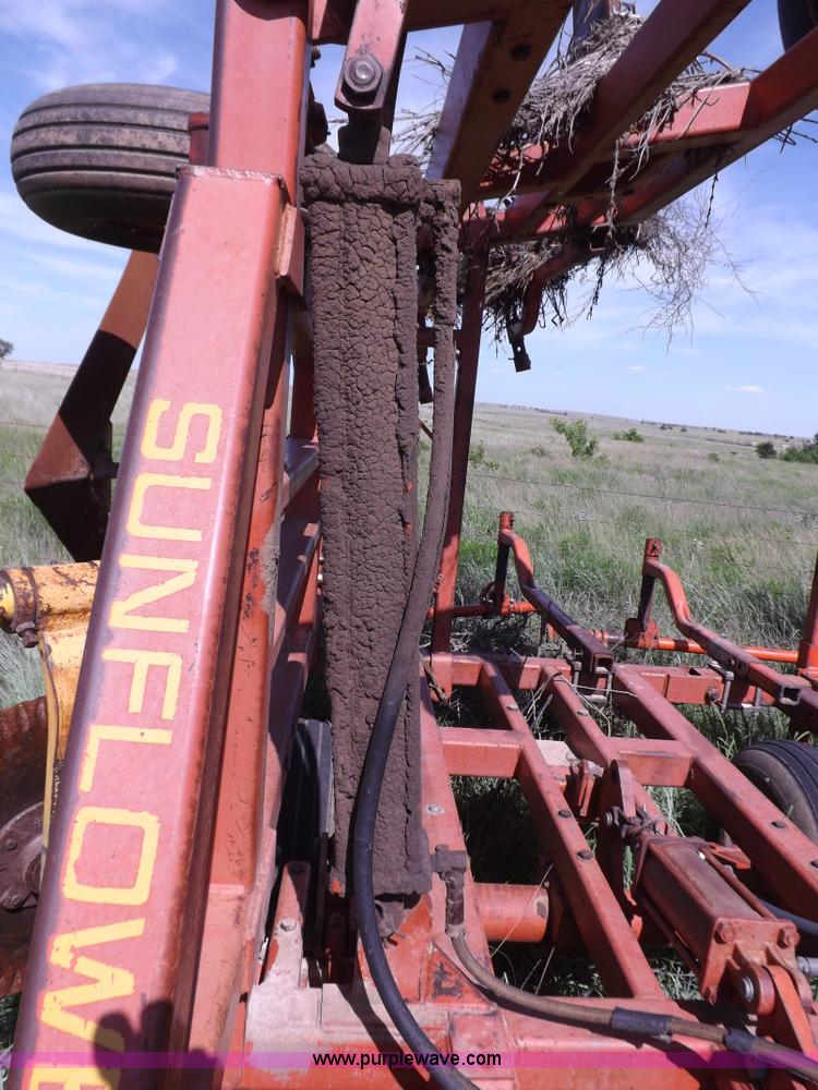 image for item J6961 Sunflower 7X5 sweep plow