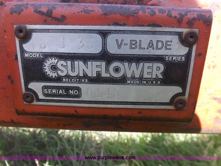 image for item J6961 Sunflower 7X5 sweep plow