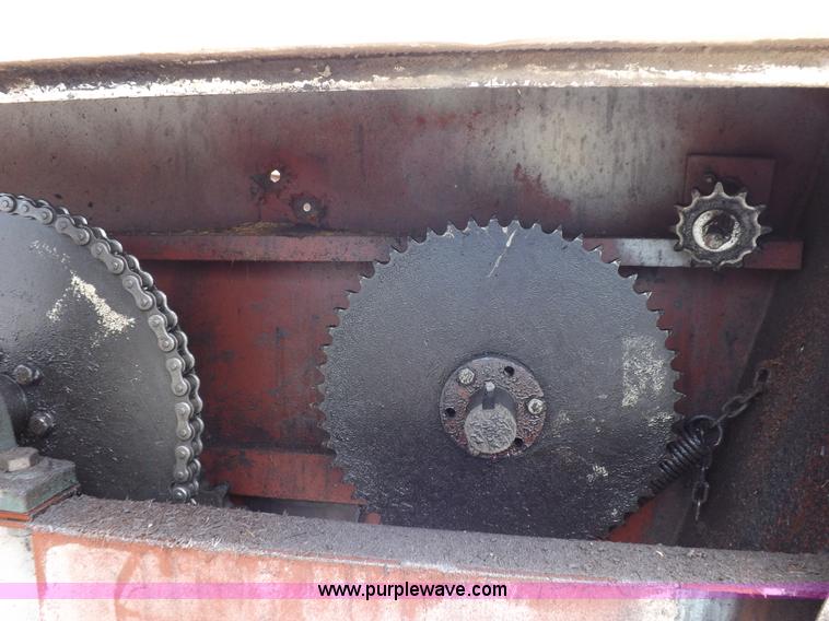 image for item J6997 Oswalt 320 mixer box