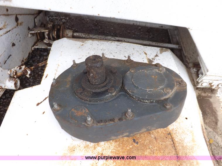 image for item J6997 Oswalt 320 mixer box