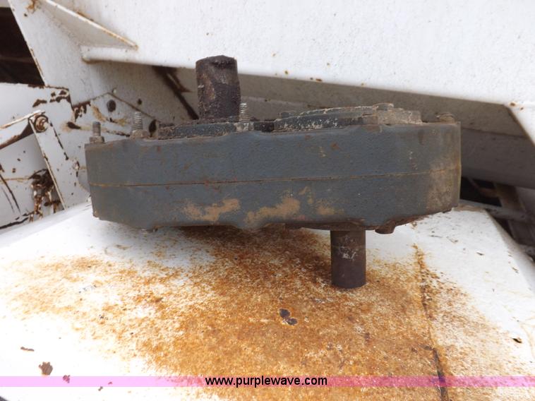 image for item J6997 Oswalt 320 mixer box