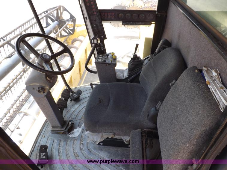 image for item J7000 1998 New Holland TR98 combine