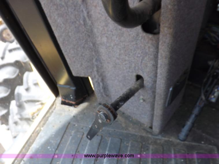 image for item J7000 1998 New Holland TR98 combine