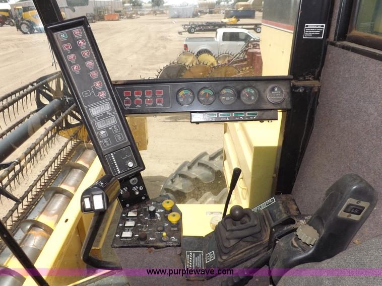 image for item J7000 1998 New Holland TR98 combine