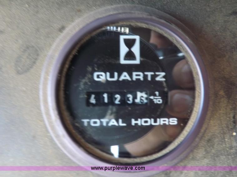 image for item J7000 1998 New Holland TR98 combine