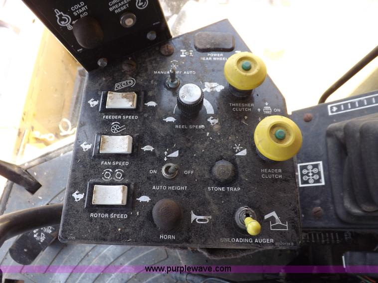 image for item J7000 1998 New Holland TR98 combine