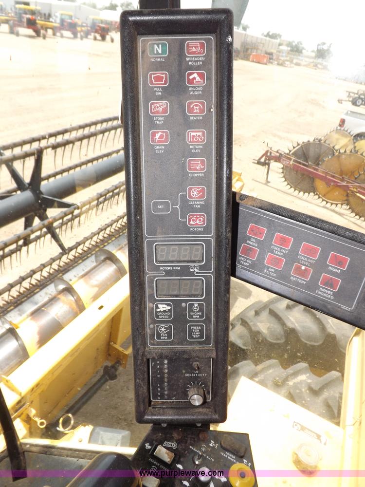 image for item J7000 1998 New Holland TR98 combine