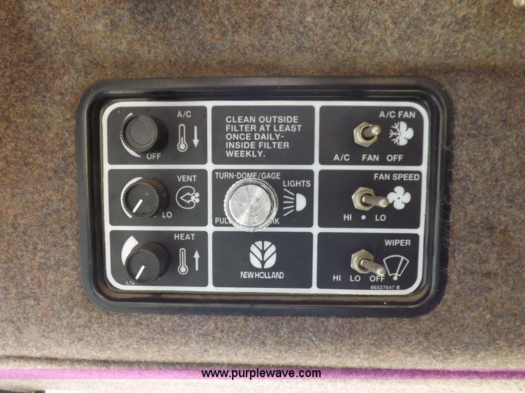 image for item J7000 1998 New Holland TR98 combine