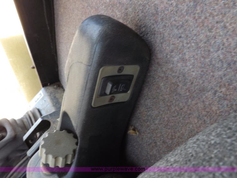 image for item J7000 1998 New Holland TR98 combine