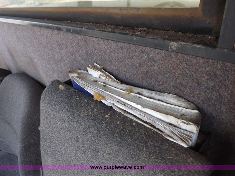 image for item J7000 1998 New Holland TR98 combine