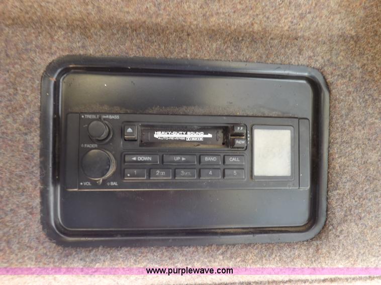 image for item J7000 1998 New Holland TR98 combine