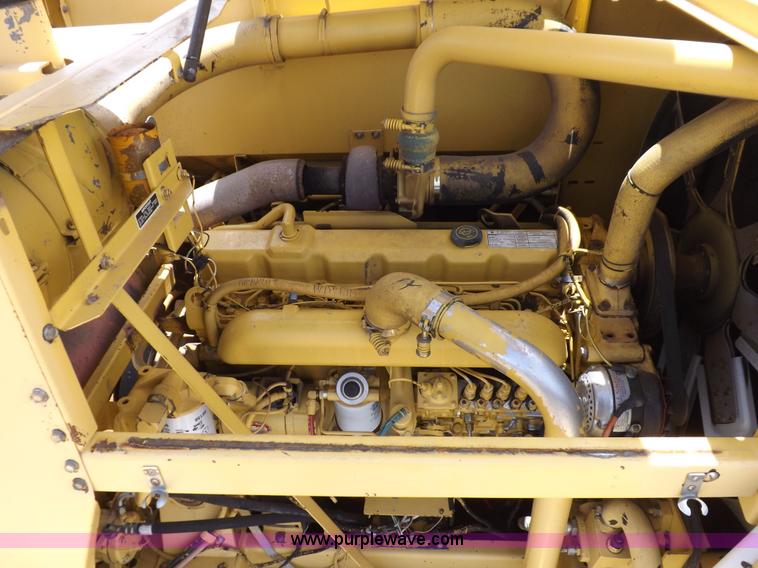 image for item J7000 1998 New Holland TR98 combine