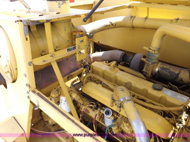 image for item J7000 1998 New Holland TR98 combine