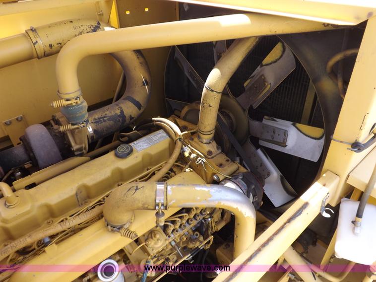 image for item J7000 1998 New Holland TR98 combine