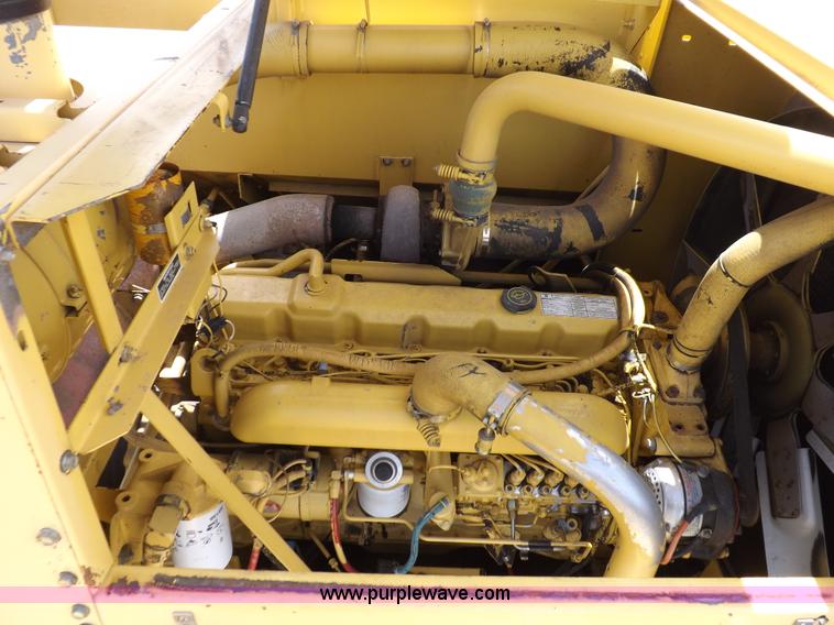 image for item J7000 1998 New Holland TR98 combine