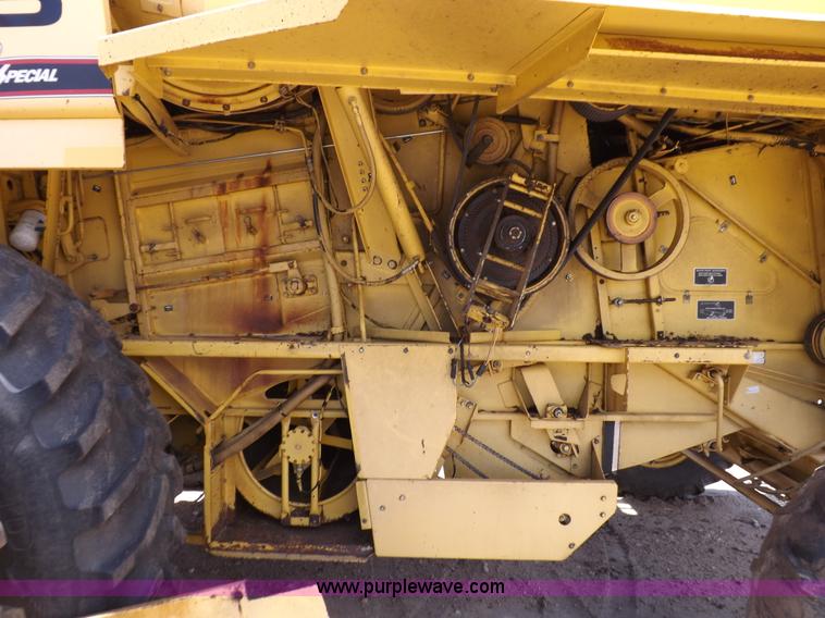 image for item J7000 1998 New Holland TR98 combine