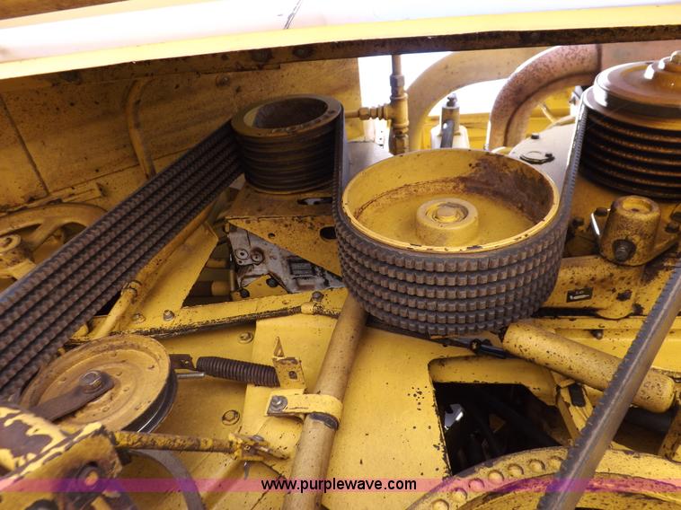 image for item J7000 1998 New Holland TR98 combine