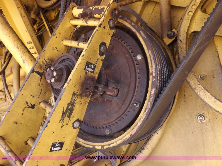 image for item J7000 1998 New Holland TR98 combine