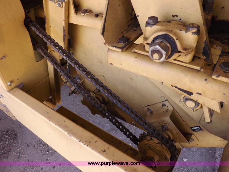 image for item J7000 1998 New Holland TR98 combine