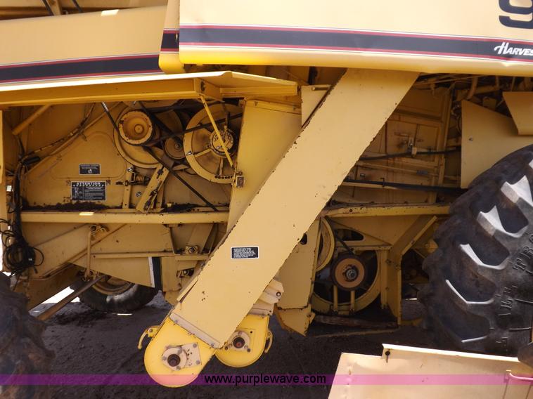 image for item J7000 1998 New Holland TR98 combine
