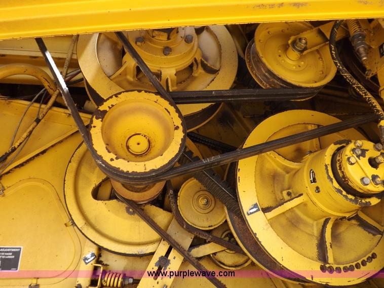 image for item J7000 1998 New Holland TR98 combine