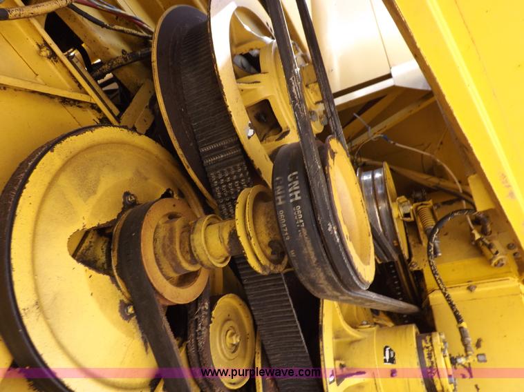 image for item J7000 1998 New Holland TR98 combine