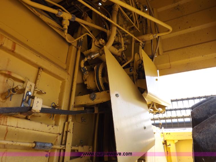 image for item J7000 1998 New Holland TR98 combine