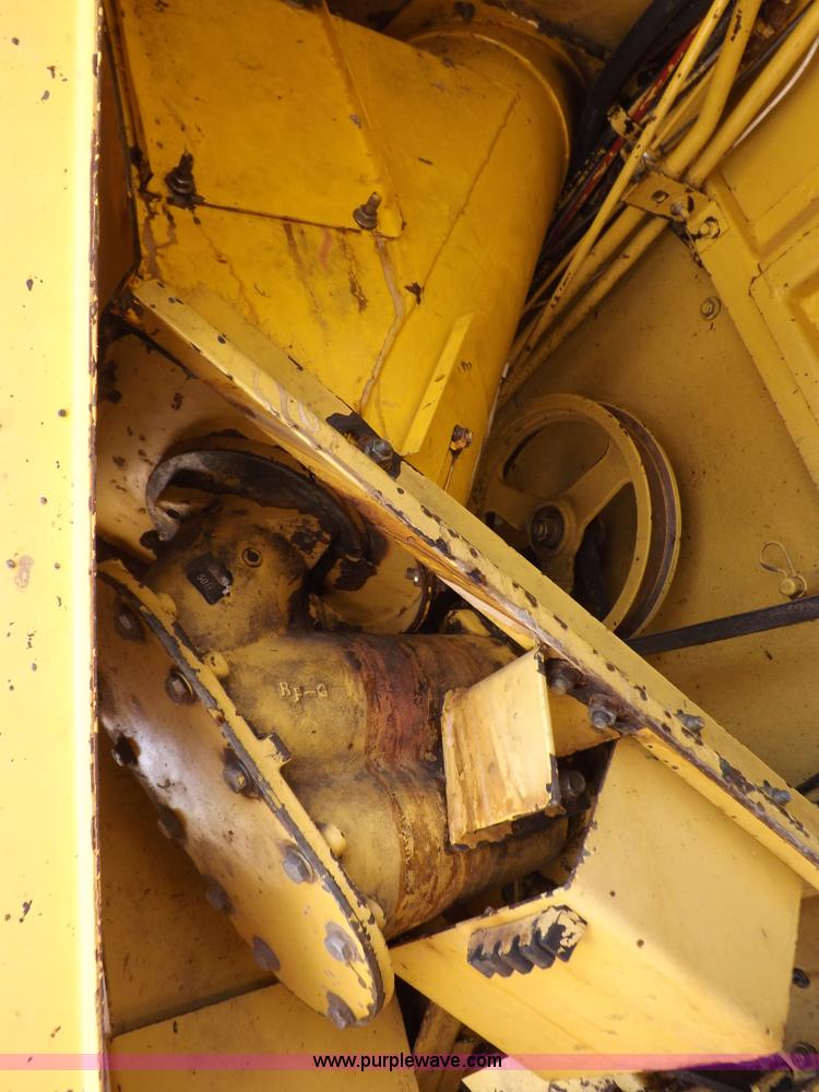 image for item J7000 1998 New Holland TR98 combine