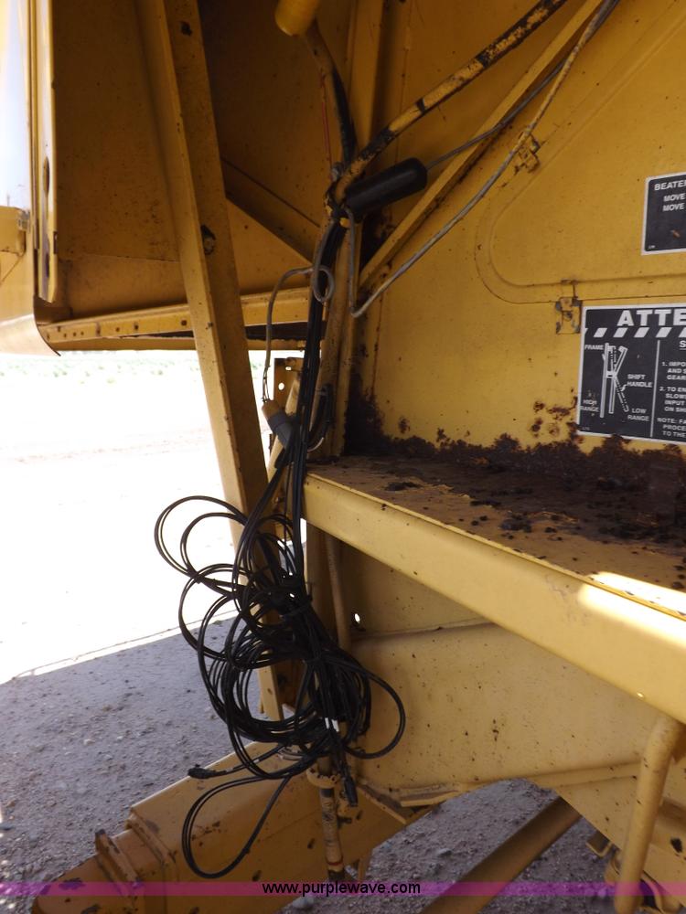 image for item J7000 1998 New Holland TR98 combine