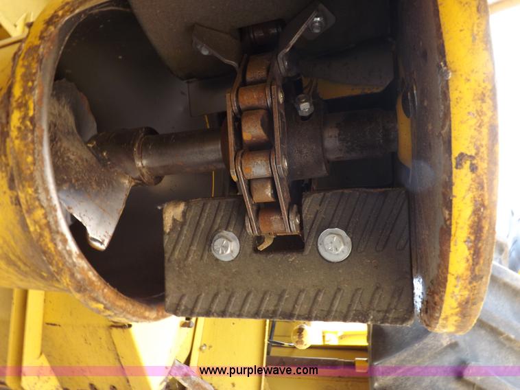 image for item J7000 1998 New Holland TR98 combine