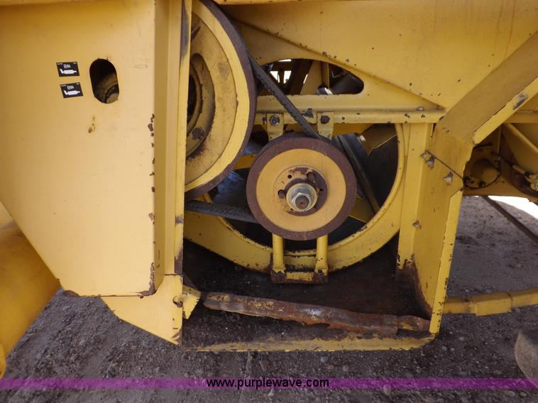 image for item J7000 1998 New Holland TR98 combine