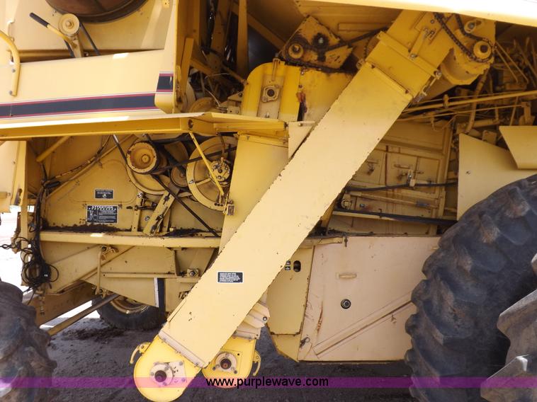 image for item J7000 1998 New Holland TR98 combine