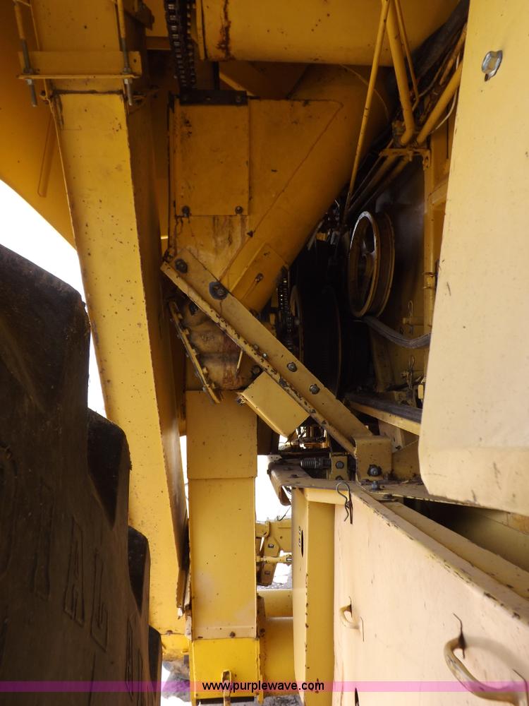 image for item J7000 1998 New Holland TR98 combine