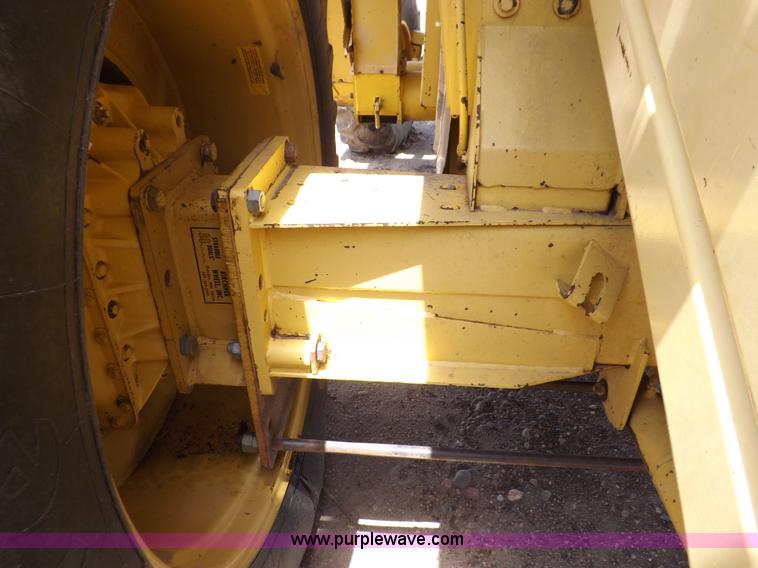 image for item J7000 1998 New Holland TR98 combine