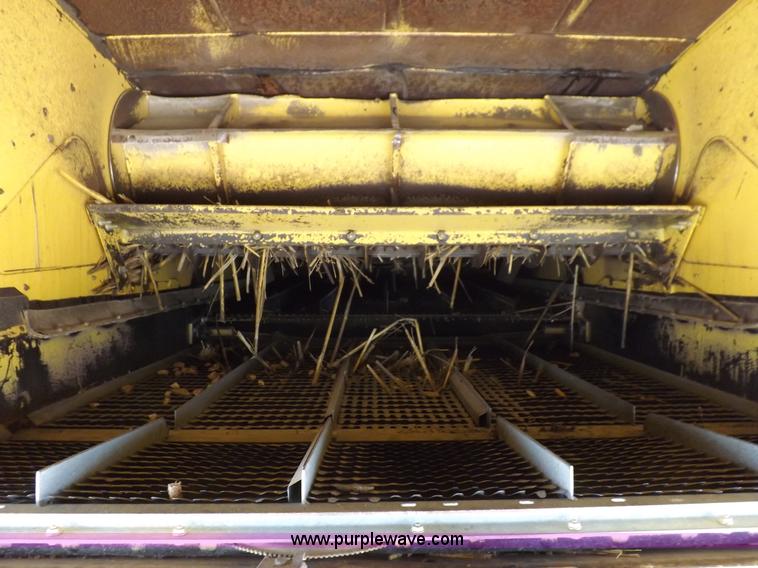 image for item J7000 1998 New Holland TR98 combine