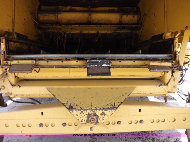 image for item J7000 1998 New Holland TR98 combine