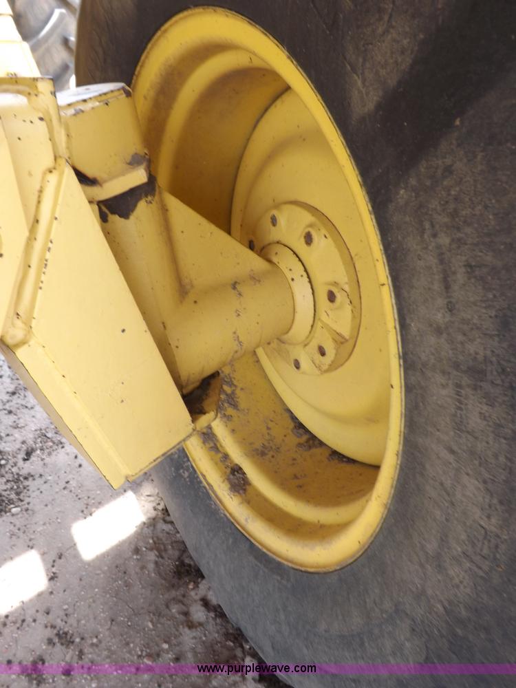 image for item J7000 1998 New Holland TR98 combine