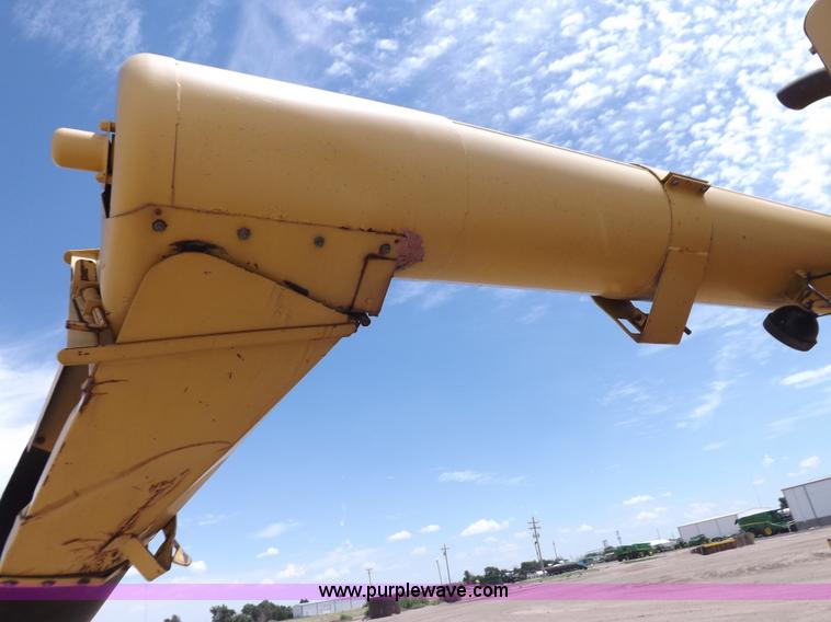 image for item J7000 1998 New Holland TR98 combine