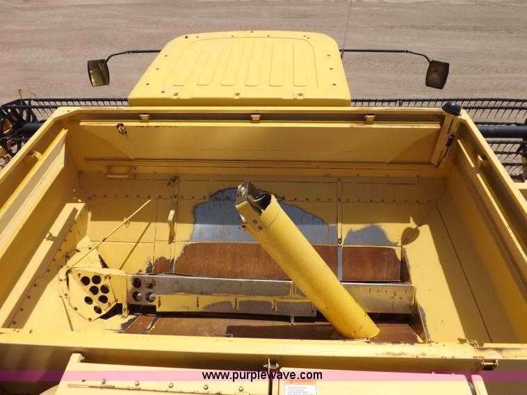 image for item J7000 1998 New Holland TR98 combine