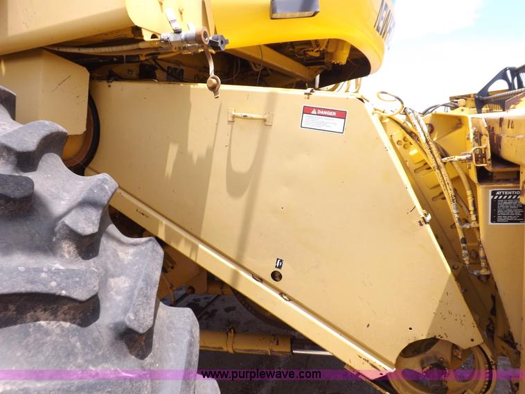 image for item J7000 1998 New Holland TR98 combine