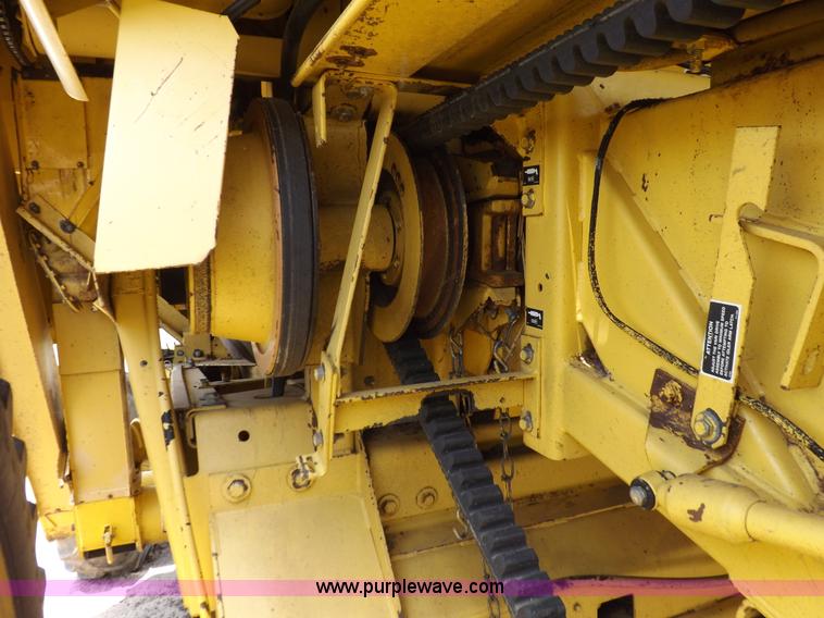 image for item J7000 1998 New Holland TR98 combine